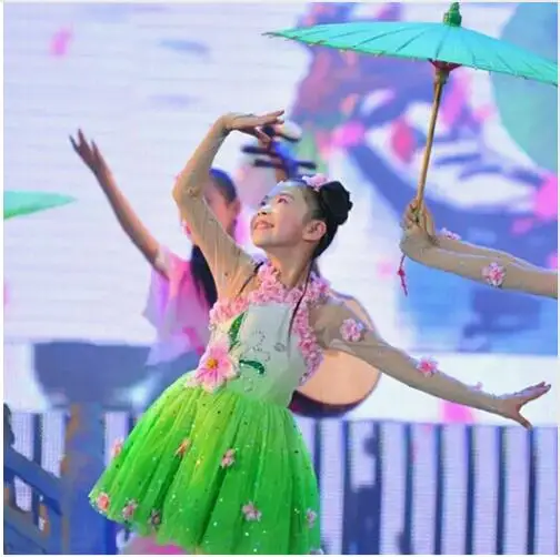 Children's group dance green pink lotus flowers blossoming chinese classical fairy stage performance costumes
Children's group dance green pink lotus flowers blossoming chinese classical fairy stage performance costumes