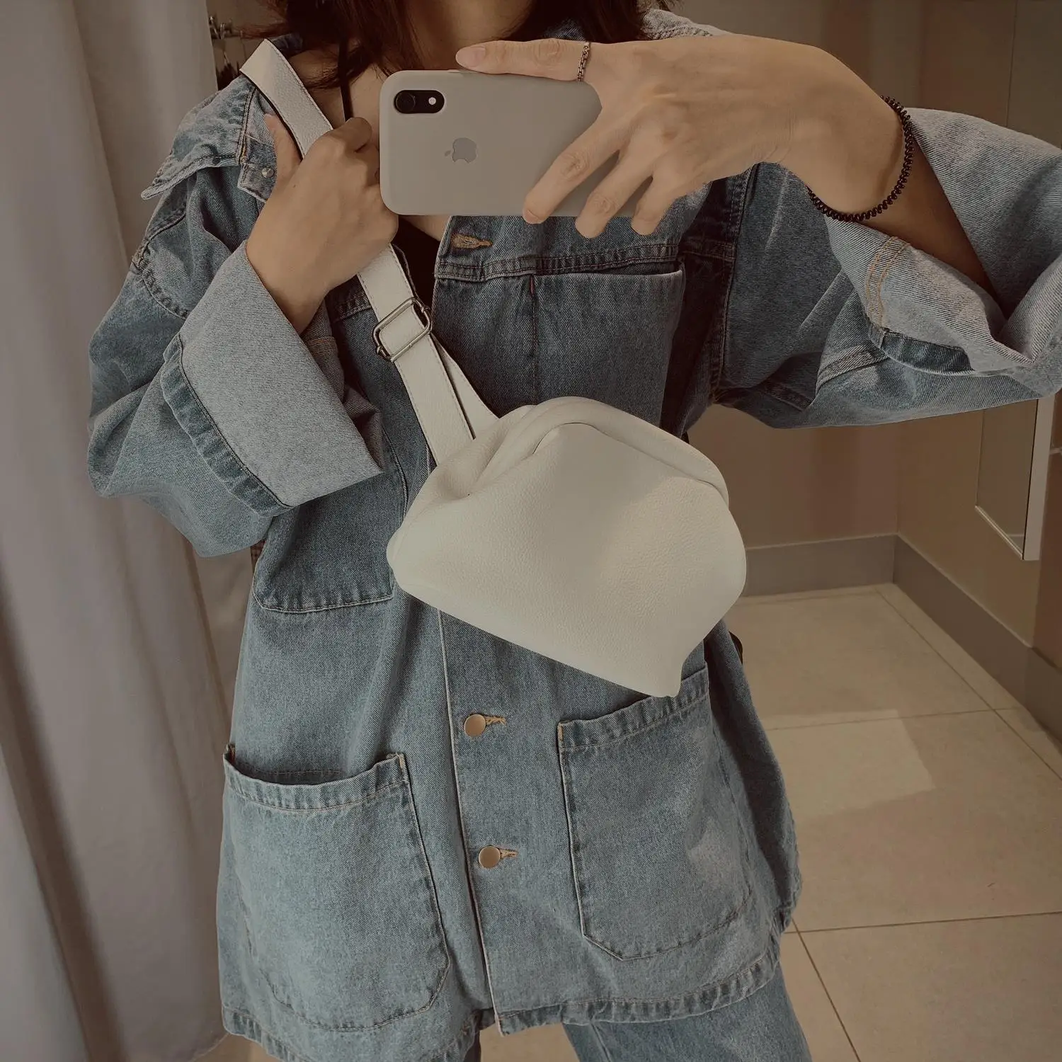 Square Bag Woman Casual Wide Shoulder Messenger Strap Chest Bags Lady Solid Color Coin Purse Female Pu Leather Waist Bags 2019
Square Bag Woman Casual Wide Shoulder Messenger Strap Chest Bags Lady Solid Color Coin Purse Female Pu Leather Waist Bags 2019