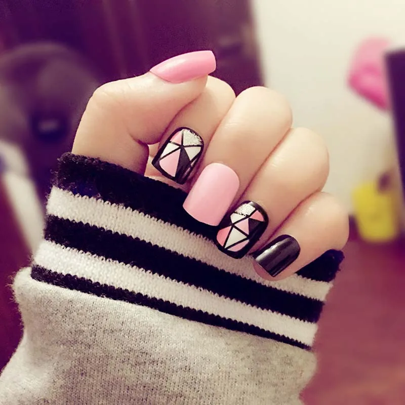 24pcs Cute Pink Color press on nail Women Sweet Black White Print Fake Nails Short Size Full Cover Design false nails with glue
24pcs Cute Pink Color press on nail Women Sweet Black White Print Fake Nails Short Size Full Cover Design false nails with glue