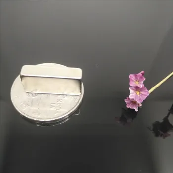 20x8x5mm super strong magnet N35 block neodymium magnet 20*8*5mm cuboid ndfeb rare earth magnet 20mmx8mmx5mm
20x8x5mm super strong magnet N35 block neodymium magnet 20*8*5mm cuboid ndfeb rare earth magnet 20mmx8mmx5mm