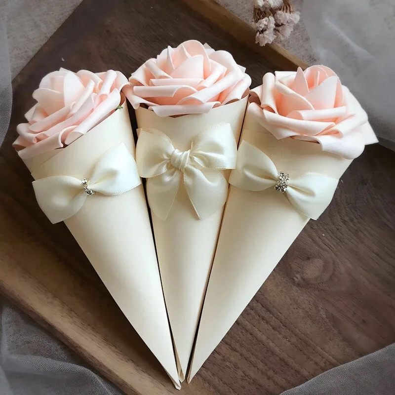 Free Shipping 50pcs lot Pink Green Beige purple gold wedding Anniversary party favors boxes Cone Shaped Rose paper candy box
Free Shipping 50pcs lot Pink Green Beige purple gold wedding Anniversary party favors boxes Cone Shaped Rose paper candy box