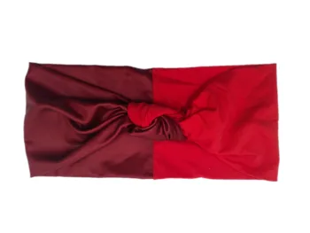 P193008 In the summer of 2019, a new stretch of red leather was combined with cotton fabric to create a fashionable lady's hair
P193008 In the summer of 2019, a new stretch of red leather was combined with cotton fabric to create a fashionable lady's hair