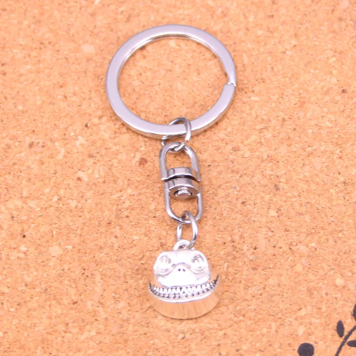 20Pcs Fashion Amulet Charm Evil Eye Sliver Plated keyring smile skull frog Alloy Keychain For Gift Car Key Chain Jewelry
20Pcs Fashion Amulet Charm Evil Eye Sliver Plated keyring smile skull frog Alloy Keychain For Gift Car Key Chain Jewelry