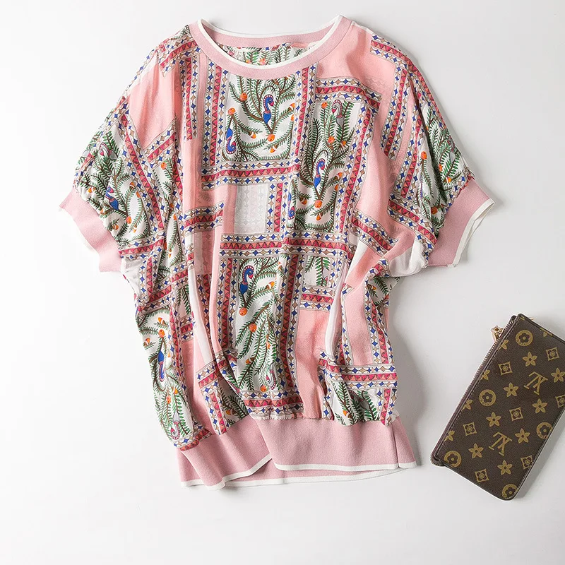 The new spring and summer 2019 women's clothing collar even rotator cuff small snake printed pure silk short sleeve T-shirt coat
The new spring and summer 2019 women's clothing collar even rotator cuff small snake printed pure silk short sleeve T-shirt coat
