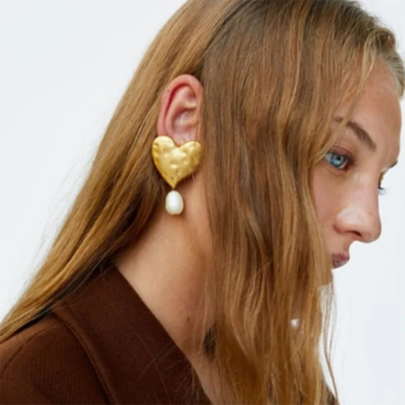 Dvacaman New ZA Simulated Pearl Heart Drop Earrings Women Charm Wedding Dangle Earrings Golden Statement Jewelry Christmas FF10
Dvacaman New ZA Simulated Pearl Heart Drop Earrings Women Charm Wedding Dangle Earrings Golden Statement Jewelry Christmas FF10