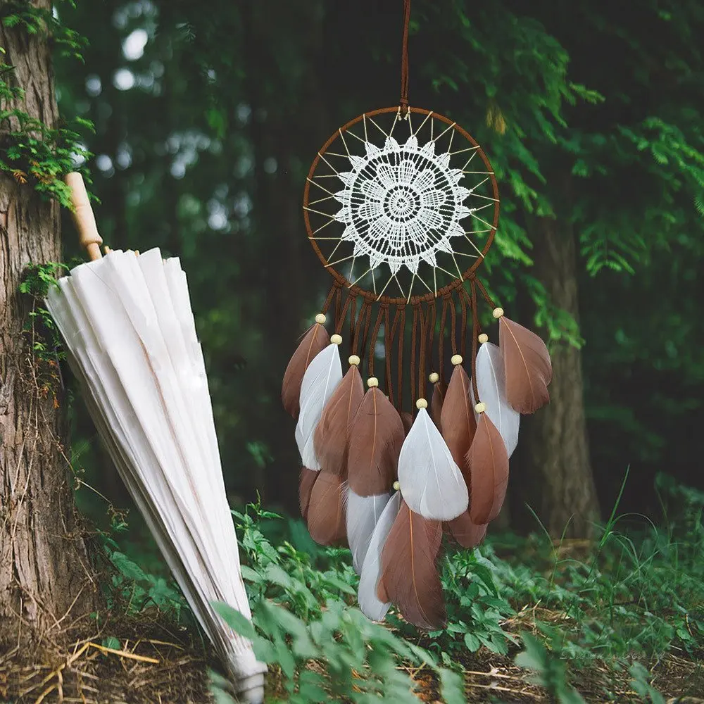 White and Brown feathers handmade Dream Catchers Delicate decorations gifts for friends and families
White and Brown feathers handmade Dream Catchers Delicate decorations gifts for friends and families