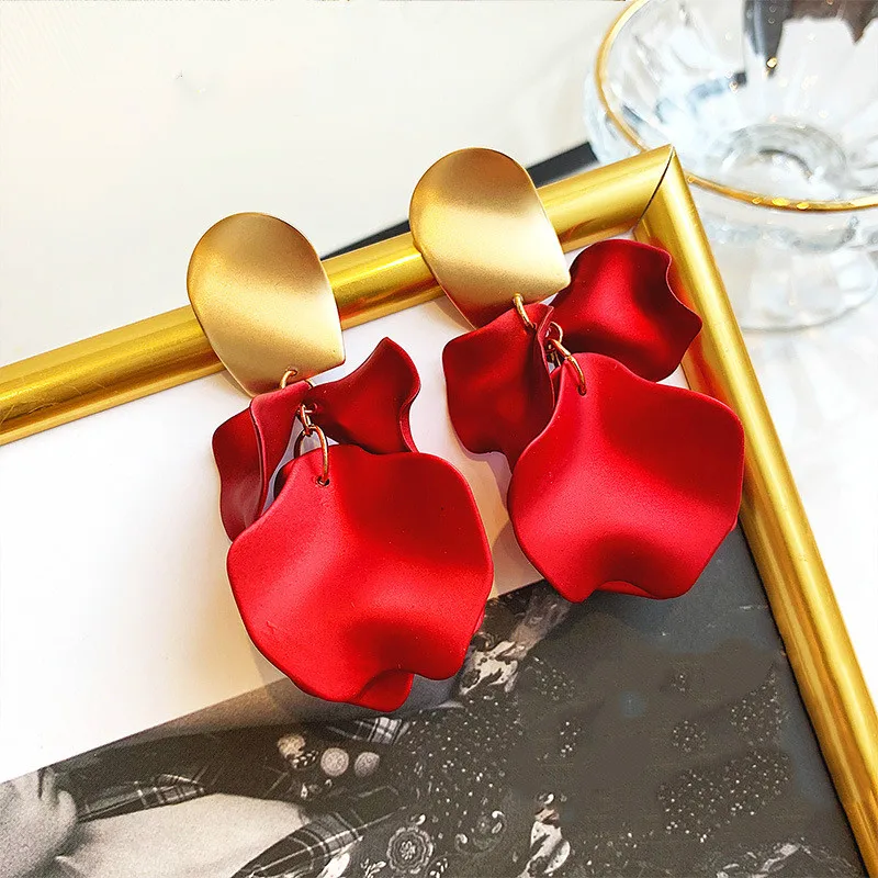 Trendy Metal Plant Women Dangle Earrings Personality Red Exaggerated Long Earrings Woman Fashion Earrings For Women Statement
Trendy Metal Plant Women Dangle Earrings Personality Red Exaggerated Long Earrings Woman Fashion Earrings For Women Statement
