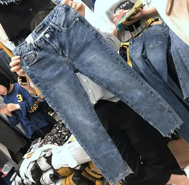 Spring and autumn new 2019 large size female jeans high waist elastic hole straight leg pants nine pants student pants
Spring and autumn new 2019 large size female jeans high waist elastic hole straight leg pants nine pants student pants