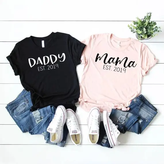 PADDY DESIGN Mama Daddy T-shirt Mom and Dad Pregnancy Announcement Letter Print Summer Women Top Tee New Fashion Drop Ship
PADDY DESIGN Mama Daddy T-shirt Mom and Dad Pregnancy Announcement Letter Print Summer Women Top Tee New Fashion Drop Ship