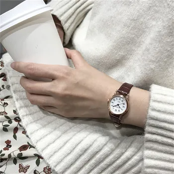 Fashion Retro Women Small Quartz Watches Ulta-Thin Slim Ladies Dress Wristwatch Female Roman Vintage Bracelet Watch Hours
Fashion Retro Women Small Quartz Watches Ulta-Thin Slim Ladies Dress Wristwatch Female Roman Vintage Bracelet Watch Hours