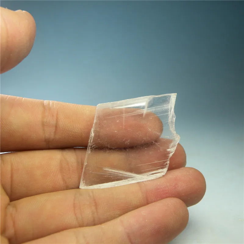 Natural transparent gypsum stone mineral specimens teaching specimens rough machining small gypsum mine no standard
Natural transparent gypsum stone mineral specimens teaching specimens rough machining small gypsum mine no standard