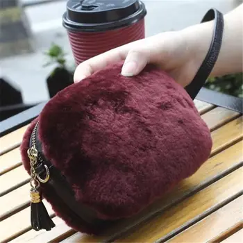 Fashion Brand casual shoulder bags women small messenger bags ladies fur design handbag with tassel female crossbody bag
Fashion Brand casual shoulder bags women small messenger bags ladies fur design handbag with tassel female crossbody bag