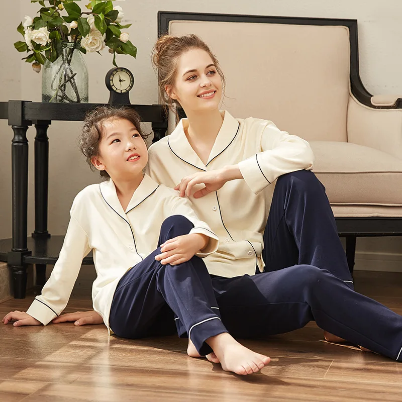 2019 new Spring Mother Kids boy girl Pajamas Family Matching Sleepwear Mom Daughter Son Pyjamas Set Matching suit Nightwear
2019 new Spring Mother Kids boy girl Pajamas Family Matching Sleepwear Mom Daughter Son Pyjamas Set Matching suit Nightwear
