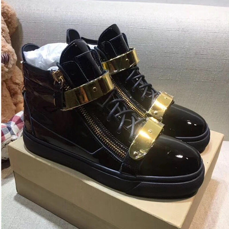 Luxury Design Mnes Sneakers Sexy Black Patent Leather High Top Lace Up Mens Casual Shoes Ruwnay Outdoor Flats Loafers Shoes Men
Luxury Design Mnes Sneakers Sexy Black Patent Leather High Top Lace Up Mens Casual Shoes Ruwnay Outdoor Flats Loafers Shoes Men