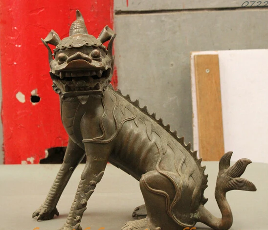 shitou 0024411 14" Chinese Dynasty Palace FengShui Pure Bronze PiXiu Lion Unicorn Beast Statue discount 30% (C0324) 
shitou 0024411 14" Chinese Dynasty Palace FengShui Pure Bronze PiXiu Lion Unicorn Beast Statue discount 30% (C0324)