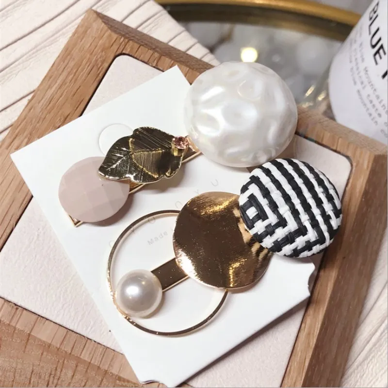 High-end boutique hair accessories women's alloy black and white grid leaves duckbill clip hairpin hairpin wild girl's Headwear
High-end boutique hair accessories women's alloy black and white grid leaves duckbill clip hairpin hairpin wild girl's Headwear