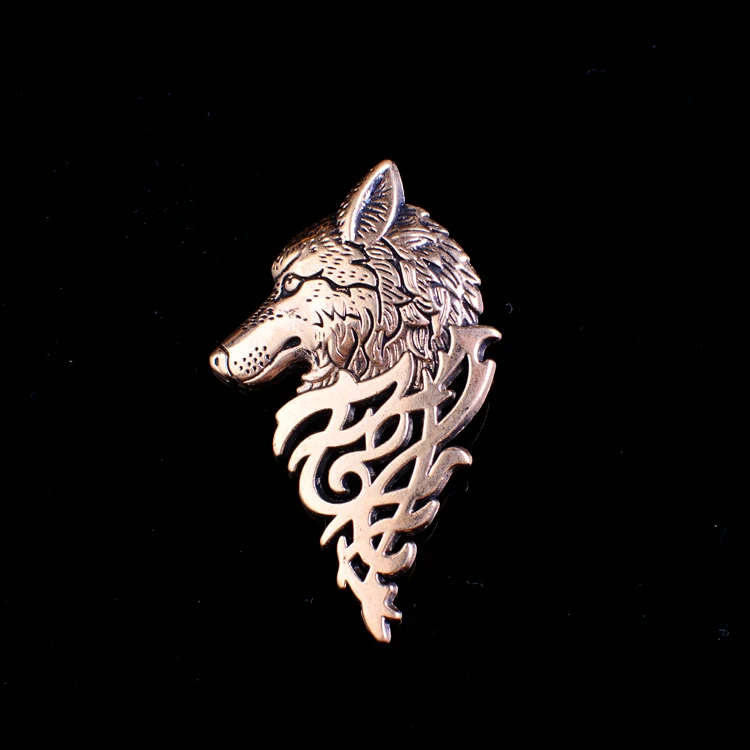 2018 New Wolf Totem Head Brooch Badges Broche Men Rushed Pin Mary Kay Brooches Suit Badge Retro British Domineering Personality
2018 New Wolf Totem Head Brooch Badges Broche Men Rushed Pin Mary Kay Brooches Suit Badge Retro British Domineering Personality