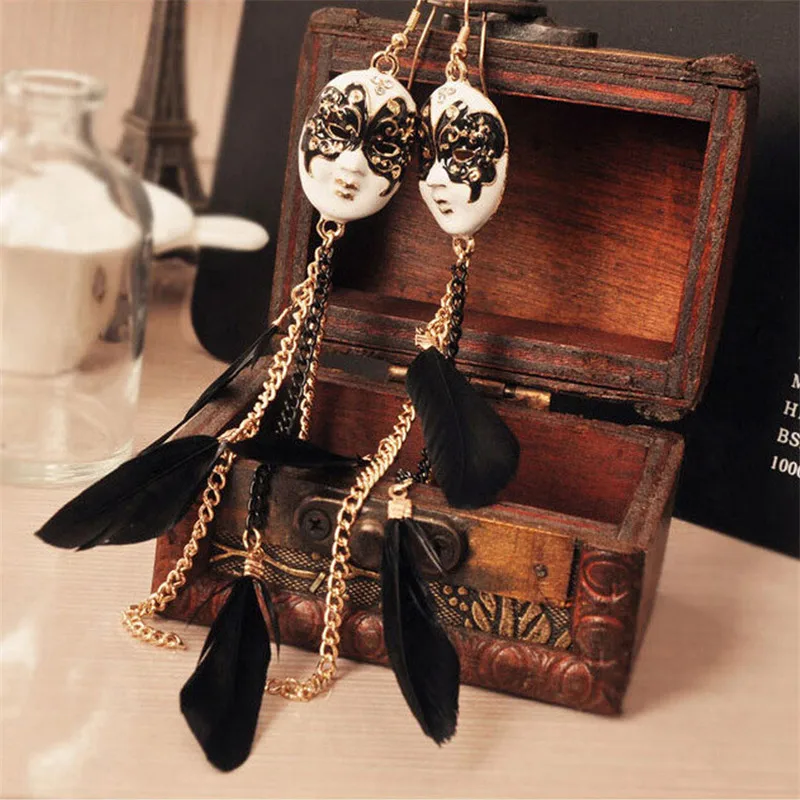 Hot Vintage Baroque Chain Feather Tassel Mask Ball Improper Face Extra Long Earrings For Women
Hot Vintage Baroque Chain Feather Tassel Mask Ball Improper Face Extra Long Earrings For Women