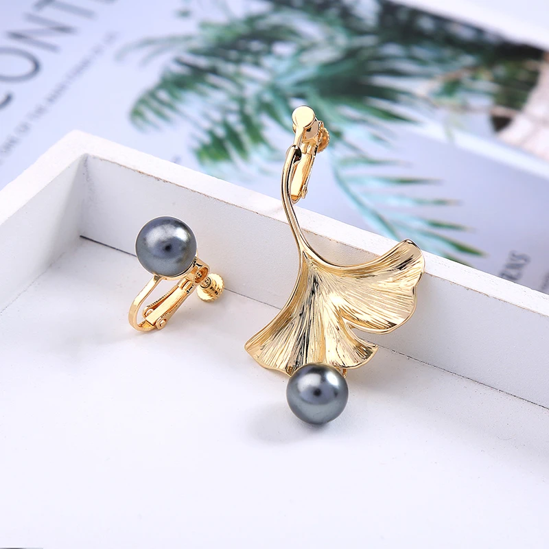 Ginkgo Leaf Gold Color Asymmetric Clip Earrings Imitation Pearl For No Ear Hole Earrings For Women Fashion Jewelry
Ginkgo Leaf Gold Color Asymmetric Clip Earrings Imitation Pearl For No Ear Hole Earrings For Women Fashion Jewelry
