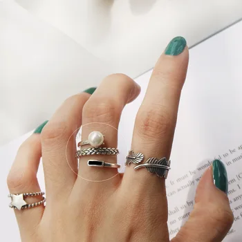 Korean celebrities with the same S925 pure silver retro twist pattern freshwater pearl open ring ring multilayer
Korean celebrities with the same S925 pure silver retro twist pattern freshwater pearl open ring ring multilayer