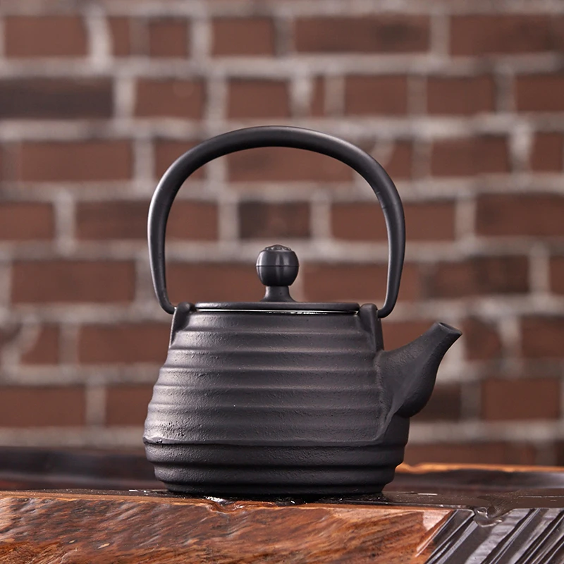 Free shipping 0.5L threaded cast iron teapot with infuser tea ware drink ware
Free shipping 0.5L threaded cast iron teapot with infuser tea ware drink ware