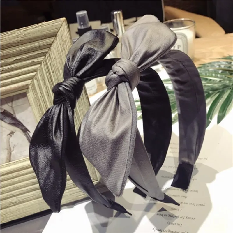 New high-end hair accessories women's Korean leather PU bow knotted wide-brimmed fashion hair band hairband headband hair female
New high-end hair accessories women's Korean leather PU bow knotted wide-brimmed fashion hair band hairband headband hair female