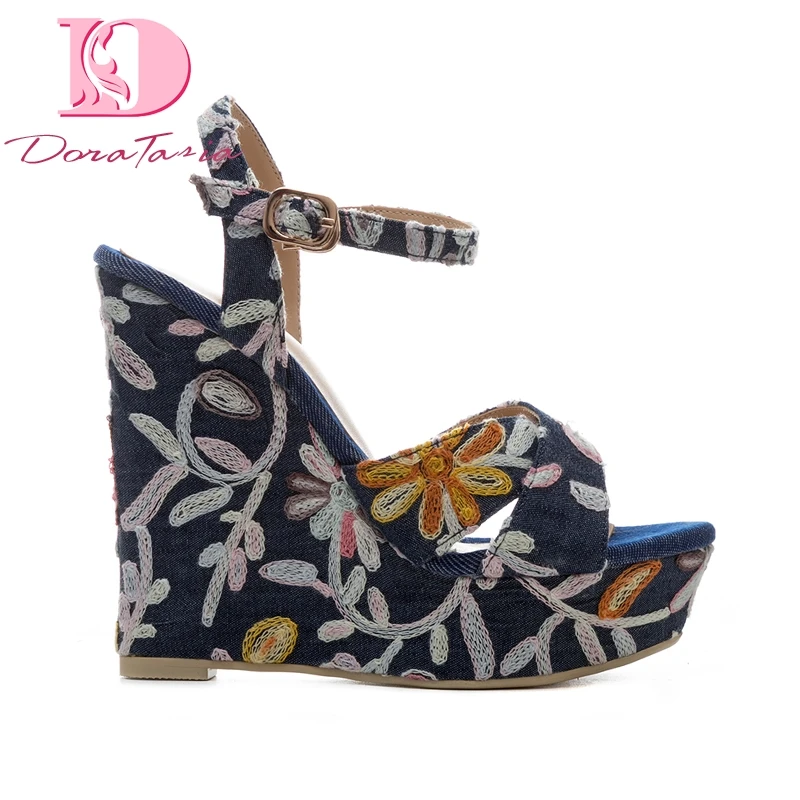 DoraTasia 2019 Denim Upper Platform Embroidery Brand Shoes Woman Flowers Wedges High Heels Date Summer Shoes Sandals Women
DoraTasia 2019 Denim Upper Platform Embroidery Brand Shoes Woman Flowers Wedges High Heels Date Summer Shoes Sandals Women
