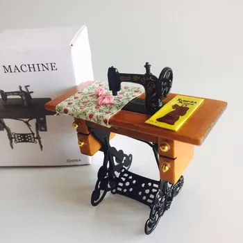 Mini Retro Vintage Sewing Machine Figurine Dollhouse Miniature 1:12 Scale Fairy Doll Home Life Scene For Kids Girl Xmas Gift
Mini Retro Vintage Sewing Machine Figurine Dollhouse Miniature 1:12 Scale Fairy Doll Home Life Scene For Kids Girl Xmas Gift