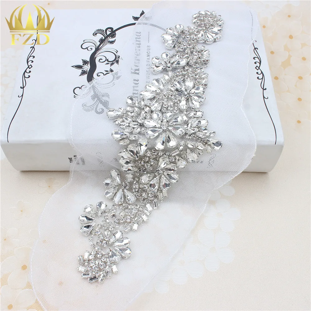 FZD 1 Piece Handmade Rhinestones Sewing on Crystal white Gauze Applique Rhinestone Trim for Wedding Bridal Dress Clothes FA-880
FZD 1 Piece Handmade Rhinestones Sewing on Crystal white Gauze Applique Rhinestone Trim for Wedding Bridal Dress Clothes FA-880