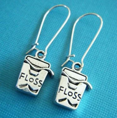 Hot Wholesale Fashion Jewelry 50 Pair Vintage Silver Small Dental Floss Charm Pendants Dangle Earrings For Womens DIY Z287
Hot Wholesale Fashion Jewelry 50 Pair Vintage Silver Small Dental Floss Charm Pendants Dangle Earrings For Womens DIY Z287