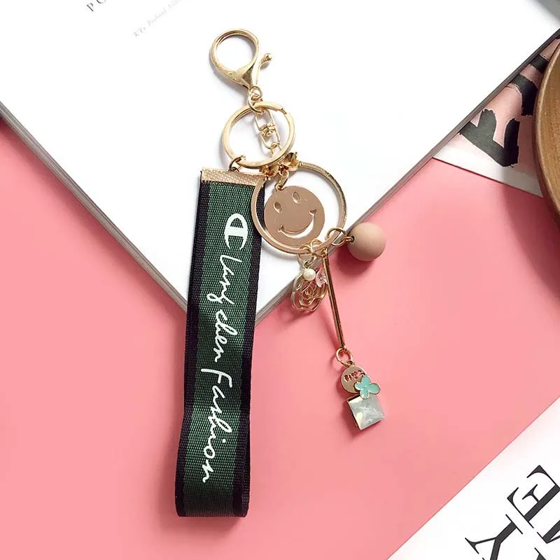 2019 new alloy smiling face ribbon key chain lady bag pendant couple key chain exquisite small gift
2019 new alloy smiling face ribbon key chain lady bag pendant couple key chain exquisite small gift