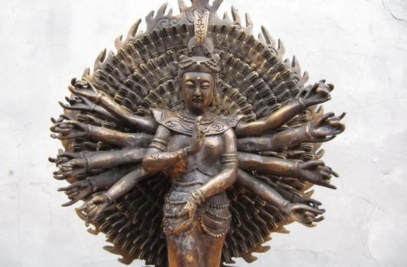 14"Chinese Bronze 1000 Armed Avalokitesvara Kwan-Yin Guan Yin Bodhisattva statue
14"Chinese Bronze 1000 Armed Avalokitesvara Kwan-Yin Guan Yin Bodhisattva statue