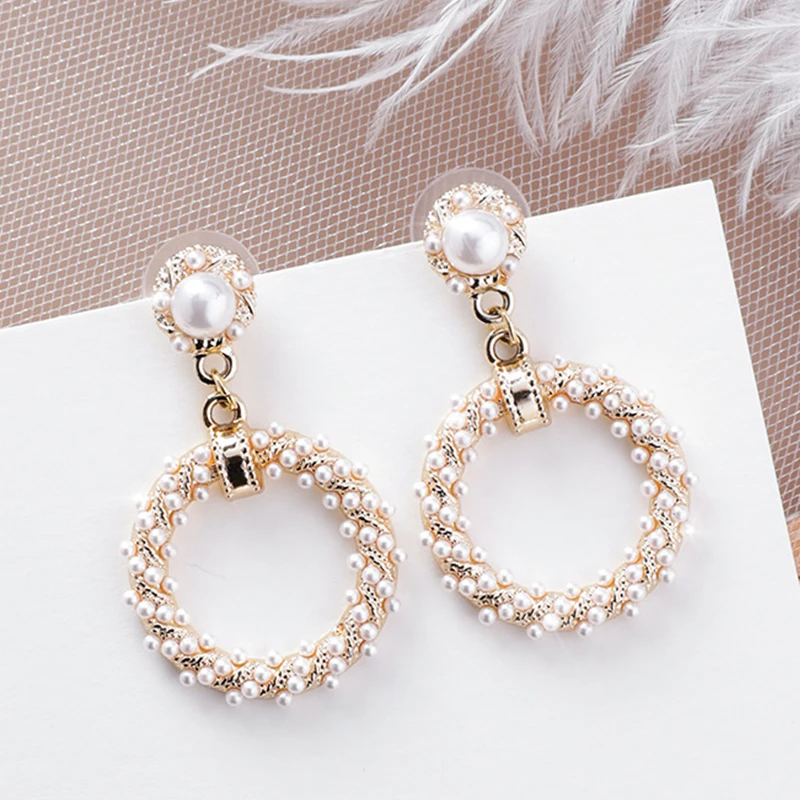 2019 New Vintage Baroque Pearl Stud Earrings Korean Fashion Round Circle Geometric Openwork Earrings for Women Ear Charm Jewelry
2019 New Vintage Baroque Pearl Stud Earrings Korean Fashion Round Circle Geometric Openwork Earrings for Women Ear Charm Jewelry
