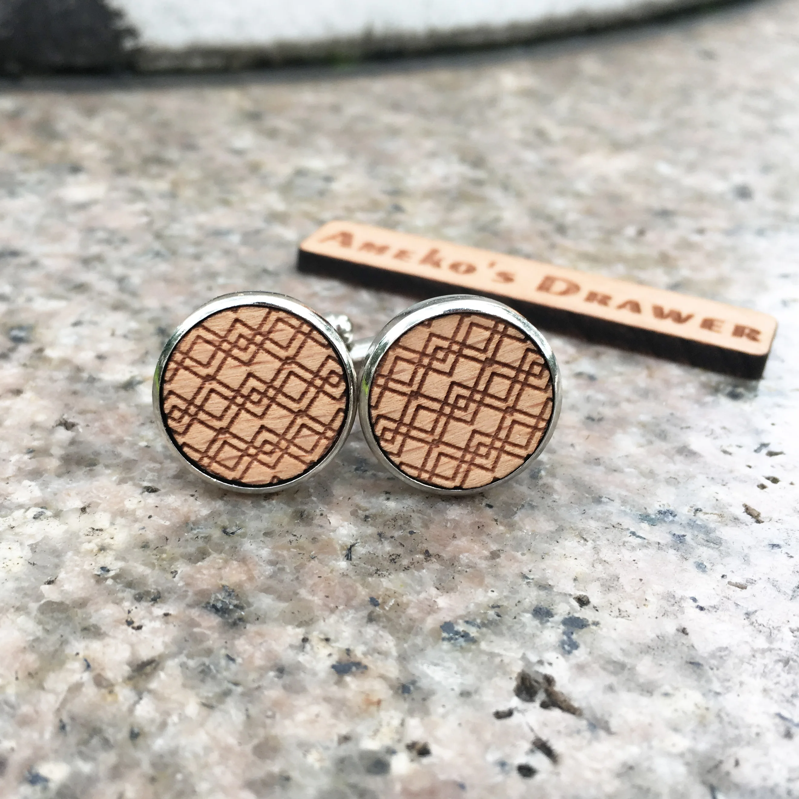 Cute Pattern Laser Engraved Round Cufflink Wave Wooden Cuff Links Wavy Line Suit Accessory X 1 Pair
Cute Pattern Laser Engraved Round Cufflink Wave Wooden Cuff Links Wavy Line Suit Accessory X 1 Pair