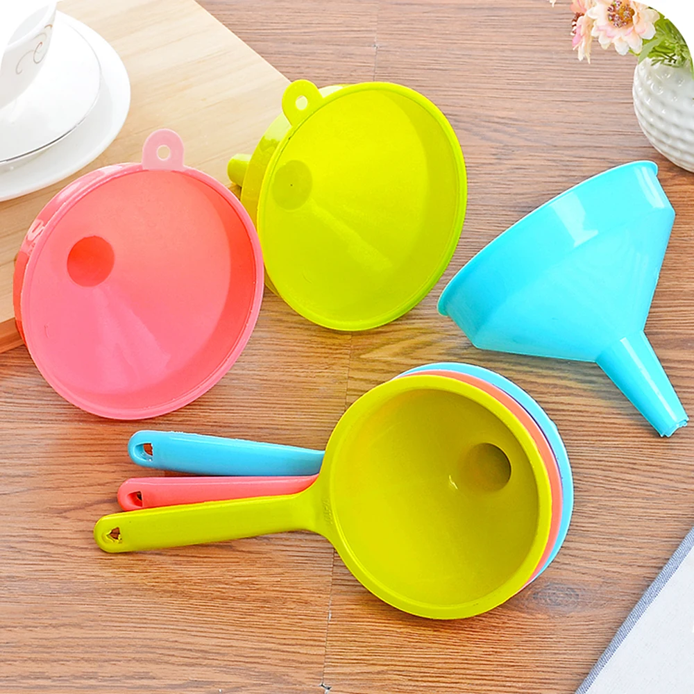 Light durable color plastic PP funnel small, medium and large varieties of liquid oil kitchen handle random color
Light durable color plastic PP funnel small, medium and large varieties of liquid oil kitchen handle random color