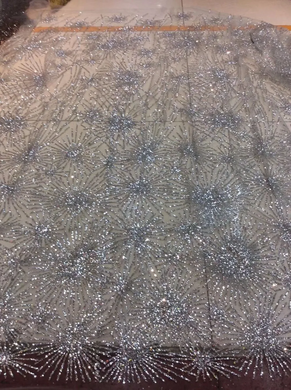 Specail Африканское Сетчатое кружево с приклеенными блестками для женского платья новое поступление J-3914 Африканское Тюлевое кружевное полотно 
Specail Африканское Сетчатое кружево с приклеенными блестками для женского платья новое поступление J-3914 Африканское Тюлевое кружевное полотно