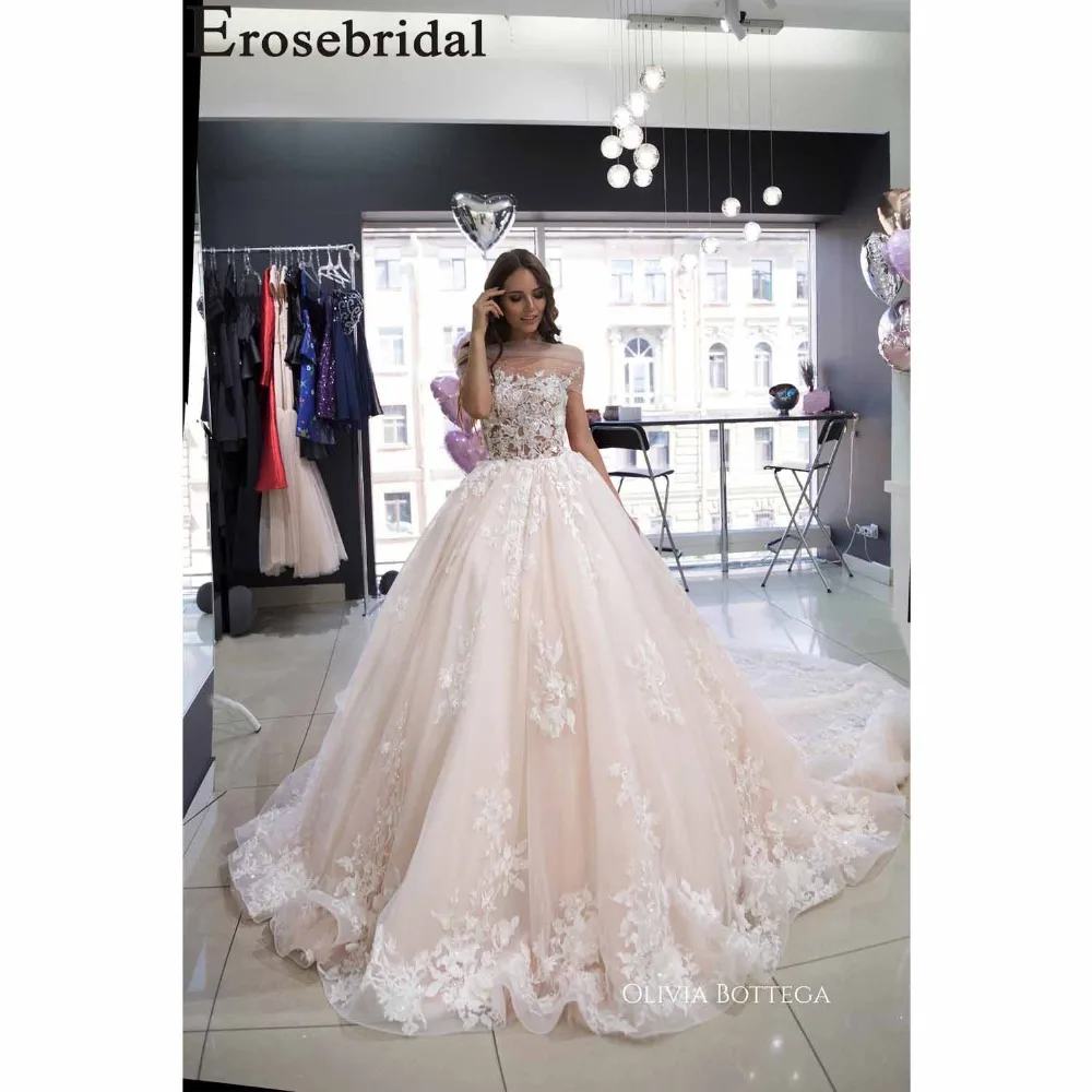 Erosebridal Uniqe 2019 Wedding Dress Real Image Long Train Bridal Gown Elegant Off the Shoulder Design with Button Back
Erosebridal Uniqe 2019 Wedding Dress Real Image Long Train Bridal Gown Elegant Off the Shoulder Design with Button Back