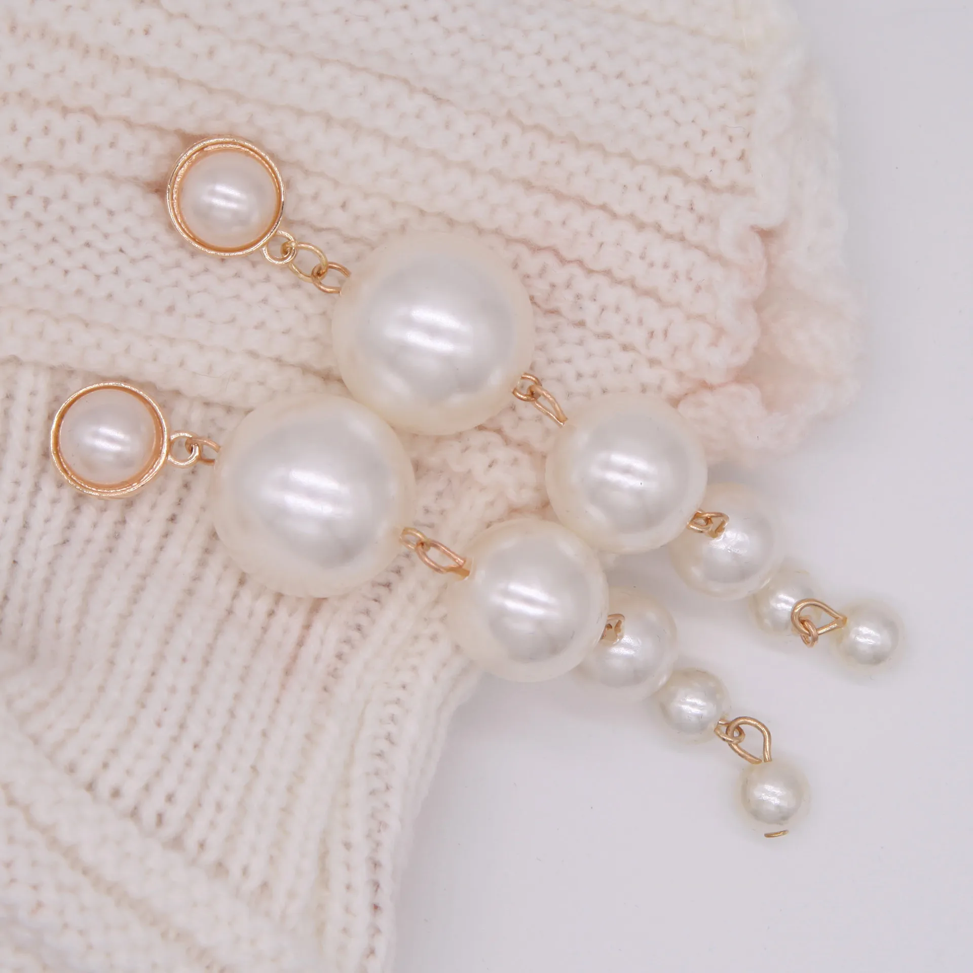 Cool simple size faux pearl long earrings women's Korean-style versatile cool atmospheric drop earrings fashion jewelry
Cool simple size faux pearl long earrings women's Korean-style versatile cool atmospheric drop earrings fashion jewelry