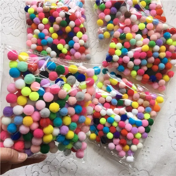 1000Pcs/Lot DIY color polyester ball plush children hair clothing dance skirt kindergarten teaching material bag accessories
1000Pcs/Lot DIY color polyester ball plush children hair clothing dance skirt kindergarten teaching material bag accessories