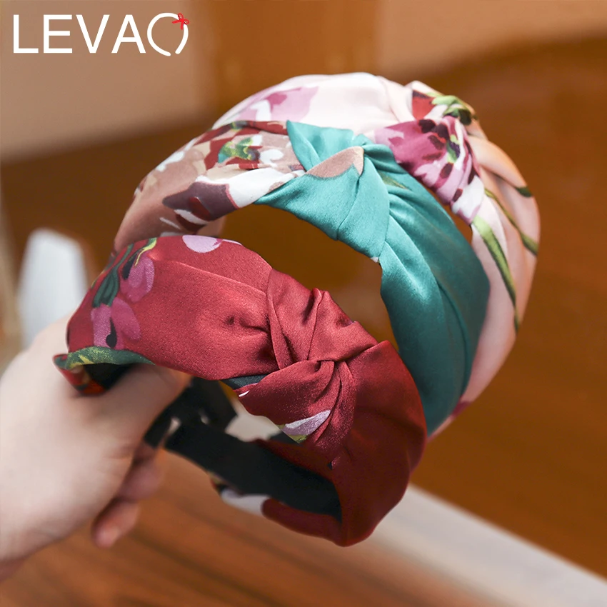 LEVAO Wide Headband Vintage Floral Print Hair Accessories Black Boutique Knot Hair Bands for Women Knot Hair Accessoires
LEVAO Wide Headband Vintage Floral Print Hair Accessories Black Boutique Knot Hair Bands for Women Knot Hair Accessoires