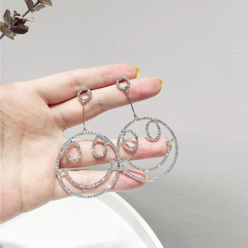 Trendy Design Earrings For Women 2018 Silver Color Crystal Smile Face Shape Drop Earrings Elegant Engagement Wedding Jewelry
Trendy Design Earrings For Women 2018 Silver Color Crystal Smile Face Shape Drop Earrings Elegant Engagement Wedding Jewelry