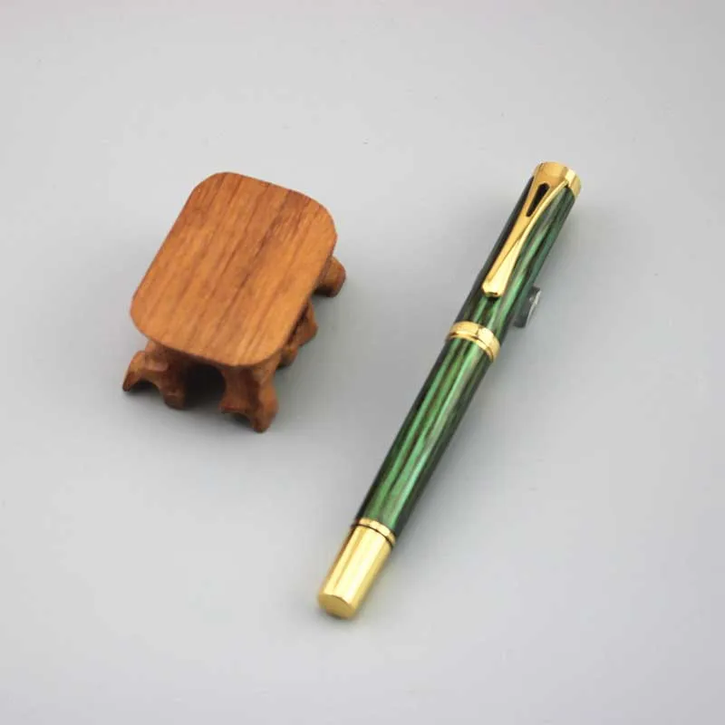 DKW green fountain pen High quality metal pens business gift father gift classmates luxury caneta with 5pcs ink sac 113
DKW green fountain pen High quality metal pens business gift father gift classmates luxury caneta with 5pcs ink sac 113