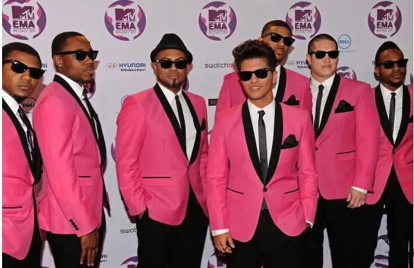 Hot pink Classic Slim Fit Groom Tuxedos Best man Shawl Black Lapel Groomsman Men Wedding Suits ( jacket+Pants+tie)
Hot pink Classic Slim Fit Groom Tuxedos Best man Shawl Black Lapel Groomsman Men Wedding Suits ( jacket+Pants+tie)