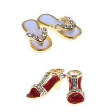 1:12 Dollhouse Miniature Metal Slippers Shoes 1/12 Dolls House Accessories Decor Pretend Play Classic Toys for Kids Girl Gift
1:12 Dollhouse Miniature Metal Slippers Shoes 1/12 Dolls House Accessories Decor Pretend Play Classic Toys for Kids Girl Gift