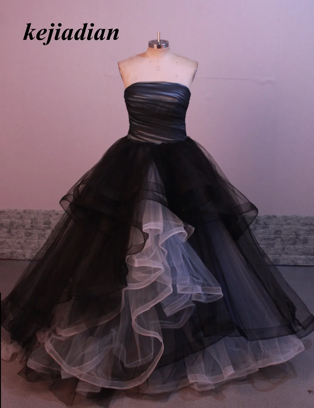Black Blue Non White Gothic Wedding Dresses 2019 Princess Winter Ball Gown Formal Bridal Gowns With Color Strapless Simple
Black Blue Non White Gothic Wedding Dresses 2019 Princess Winter Ball Gown Formal Bridal Gowns With Color Strapless Simple