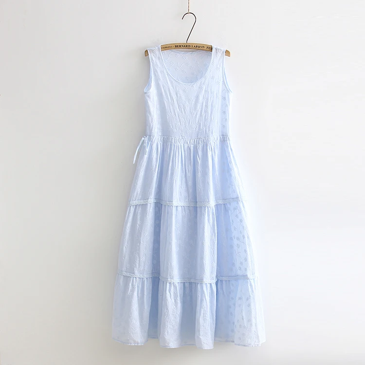 Sweet fresh blue white embroidery sleeveless tank full dress mori girl 2018 summer New
Sweet fresh blue white embroidery sleeveless tank full dress mori girl 2018 summer New