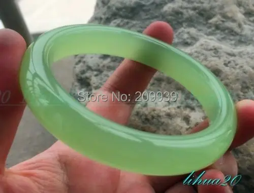huij 00566 Beauty new light green jade round solid round jadeite women's bracelet 59-60mm
huij 00566 Beauty new light green jade round solid round jadeite women's bracelet 59-60mm