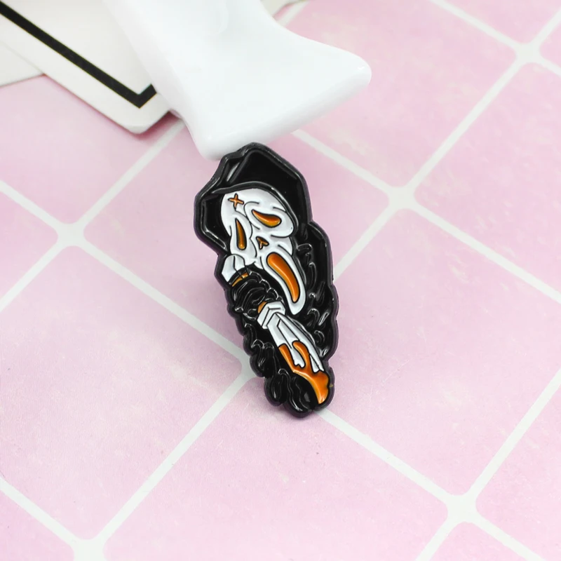 Dark Cape Dagger Brooch Horror Movie Characters with Red Blood Dagger Halloween Horror Enamel Brooch Emblem Decorative Gift 2019
Dark Cape Dagger Brooch Horror Movie Characters with Red Blood Dagger Halloween Horror Enamel Brooch Emblem Decorative Gift 2019