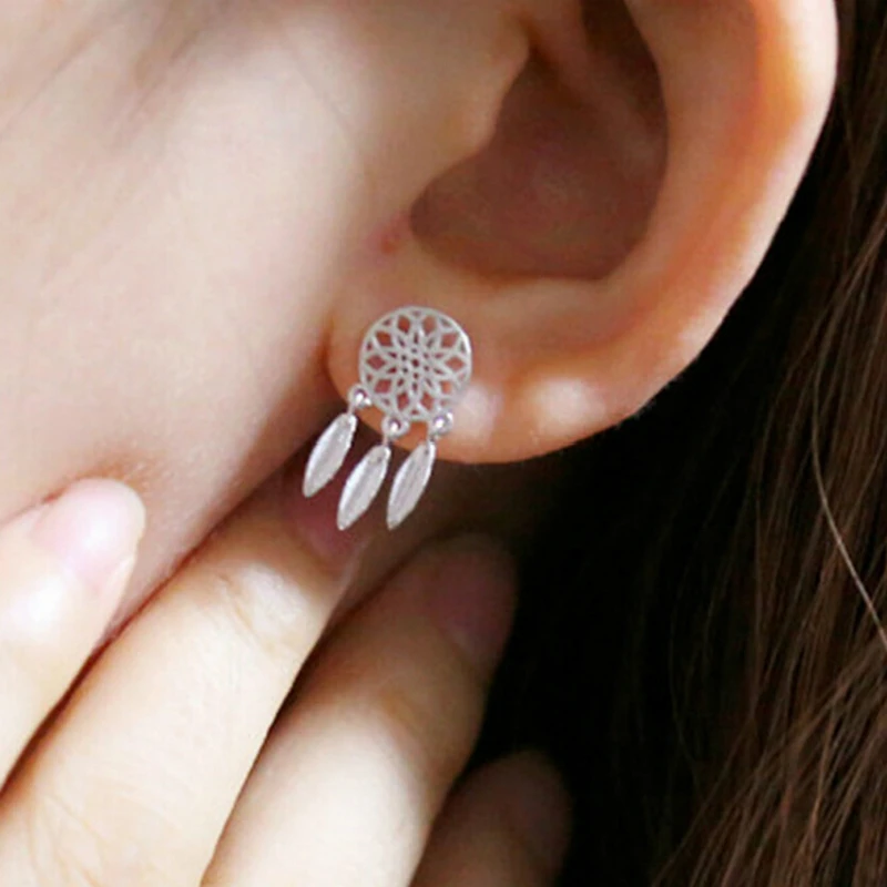 Korean Bohemia Earrings Fashion Jewelry Sexy Feather Monternet Silver Earrings For Women Gift Brincos Boucle Doreille Oorbellen
Korean Bohemia Earrings Fashion Jewelry Sexy Feather Monternet Silver Earrings For Women Gift Brincos Boucle Doreille Oorbellen