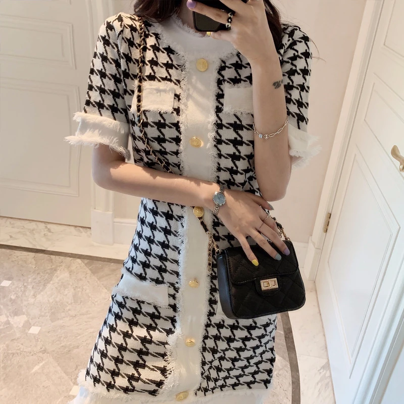 Vintage plaid patchwork short sleeve women dress 2019 summer and autumn elegant slim dresses O-neck single breasted vestidos
Vintage plaid patchwork short sleeve women dress 2019 summer and autumn elegant slim dresses O-neck single breasted vestidos